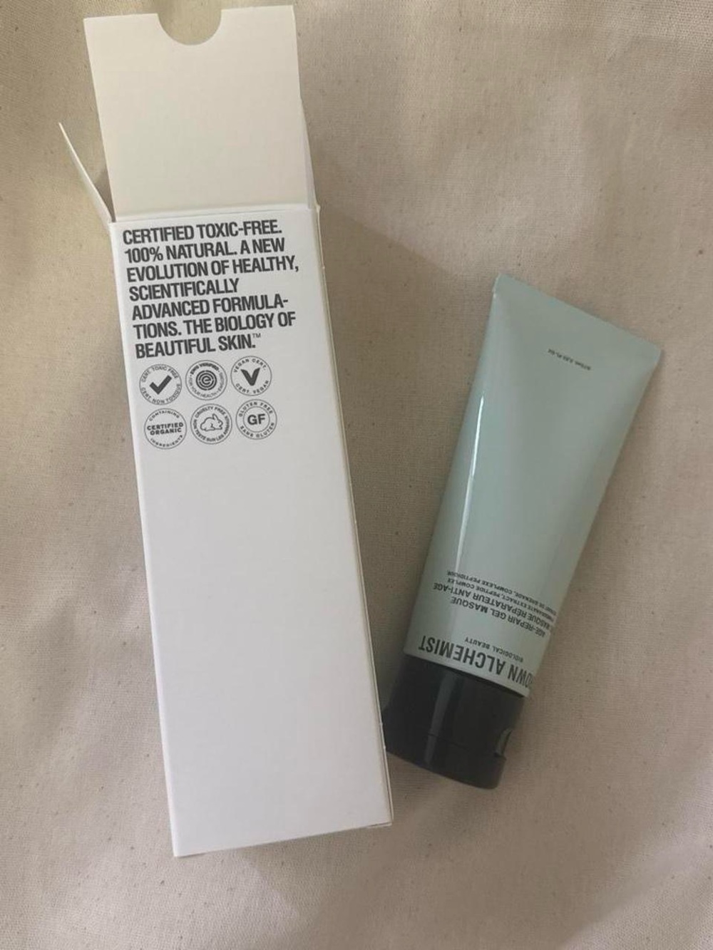 Grown alchemist biological beauty
Age repair gel masque